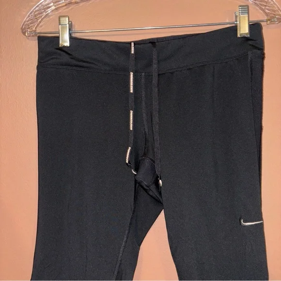 Nike Dri-Fit Women's Medium Black Capri Leggings Compression Work Out Gym Wear - Picture 3 of 10